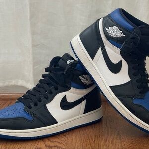 Jordan Men's Black, White, and Blue Sneakers